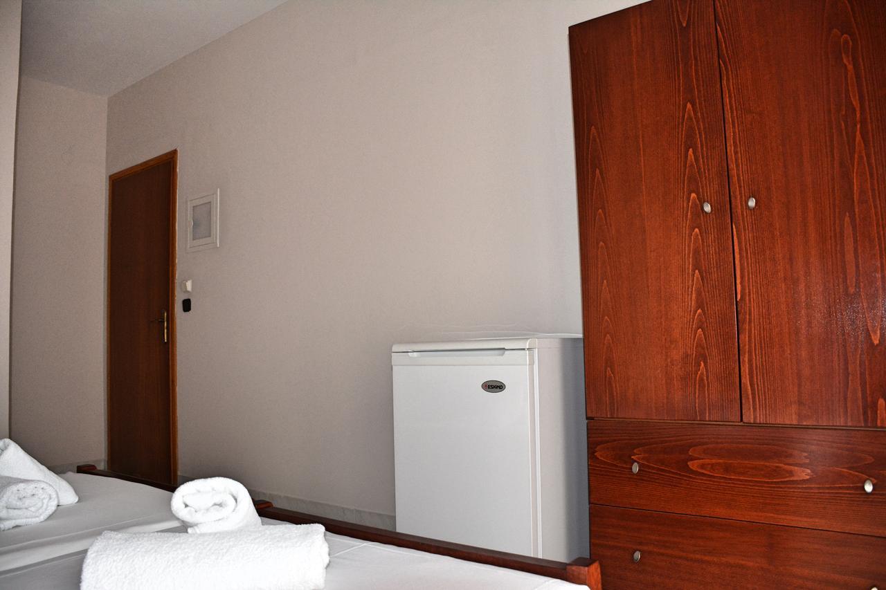 Mokos Rooms Perdika  Eksteriør billede